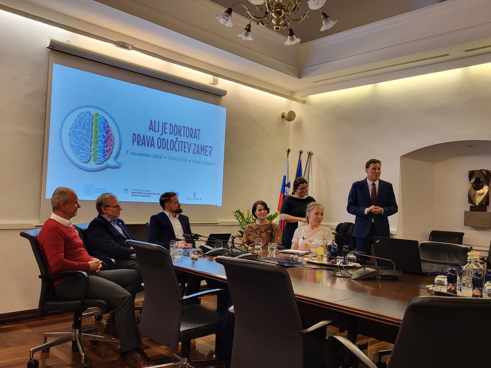 Okrogla miza 7. 11. 2023 (Mesec znanosti, duševno) Udeleženci okrogle mize in uvodni nagovor