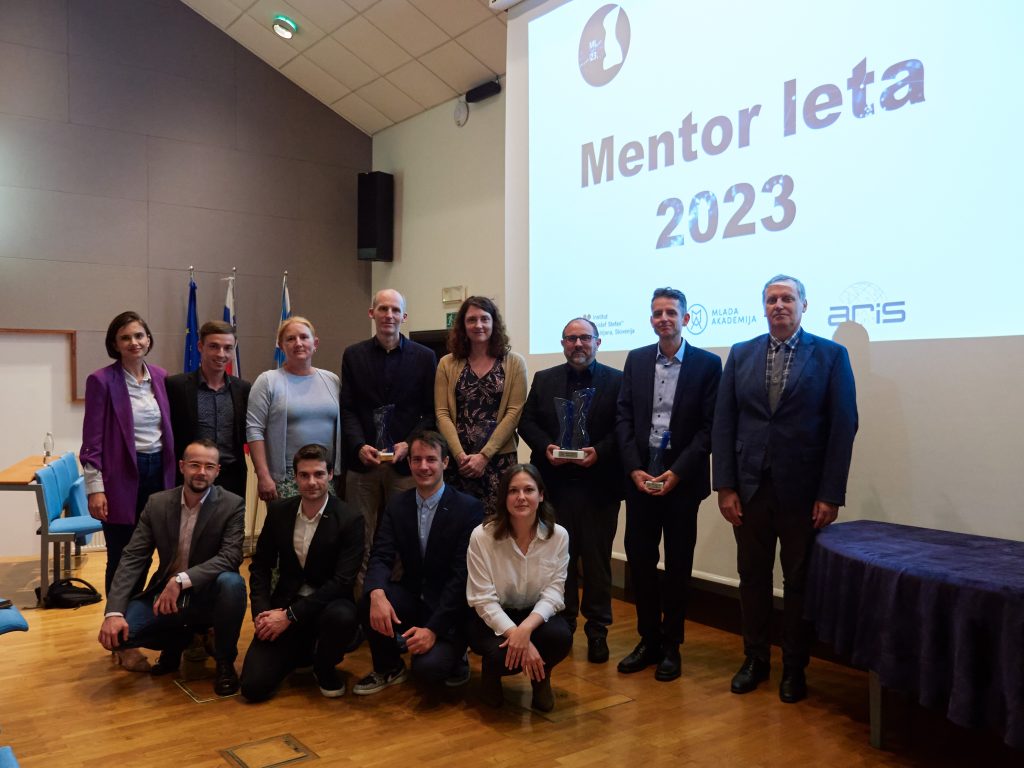 Finalisti izbora s predlagatelji, predsednica komisije za izbor, dr. Ivana Drventić, predsednik Mlade akademije, dr. Jure Mravlje, direktorica ARIS, dr. Špela Stres, direktor IJS, dr. Boštjan Zalar